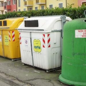 Bollette rifiuti tra ritocchi e tutele: approvate le nuove tariffe