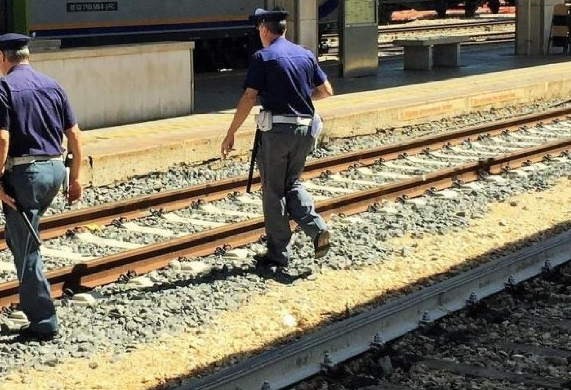 Pastore tedesco aggredisce volpino e lo uccide. Morde anche la proprietaria