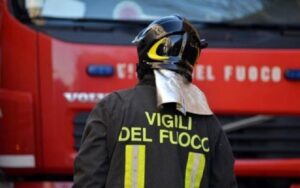 Tortona: incendio vicino alla ferrovia
