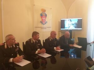 Tentato omicidio: gli spari mentre la famiglia è davanti a casa