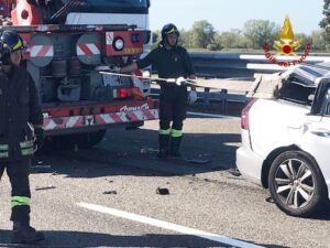 Scontro tra auto e tir, interviene l’elisoccorso