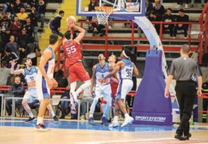 Alti e bassi. Bertram cade a Napoli