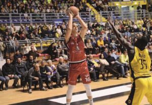 Bertram lotta. Ma vince Torino