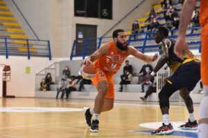 Bertram insegue 40 minuti, ma Torino scappa e vince