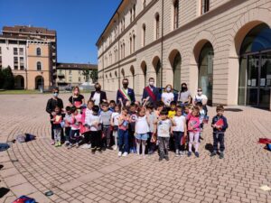 I bimbi della ‘Mary Poppins’ visitano il Comune