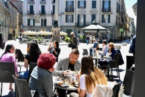 Da oggi bar e ristoranti potranno servire anche al chiuso