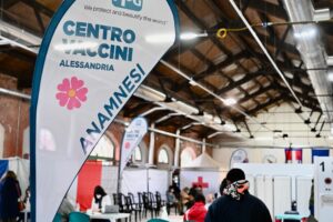 Vaccini: all’hub della Valfrè tagliato il traguardo delle 100mila dosi