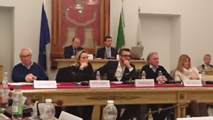 L’opposizione chiede una riunione congiunta urgente