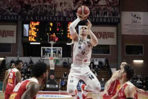 Pesaro domina e vola. Bertram in difficoltà