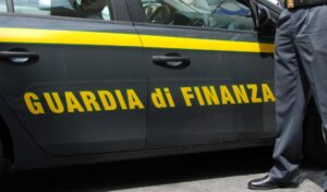 Tortonese: rifiuti speciali tra i girasoli, sequestro e denuncia
