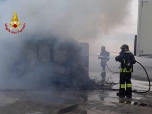 Tortona: a fuoco il compattatore di cartone, non ci sono feriti