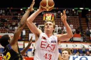 Caccia al lungo: Bertram su Radosevic