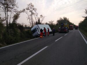 Camion fuoristrada alle porte di Tortona