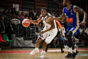 Semaj Christon saluta  la Bertram