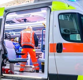 Incidente sulla A7: due operai investiti da un’auto