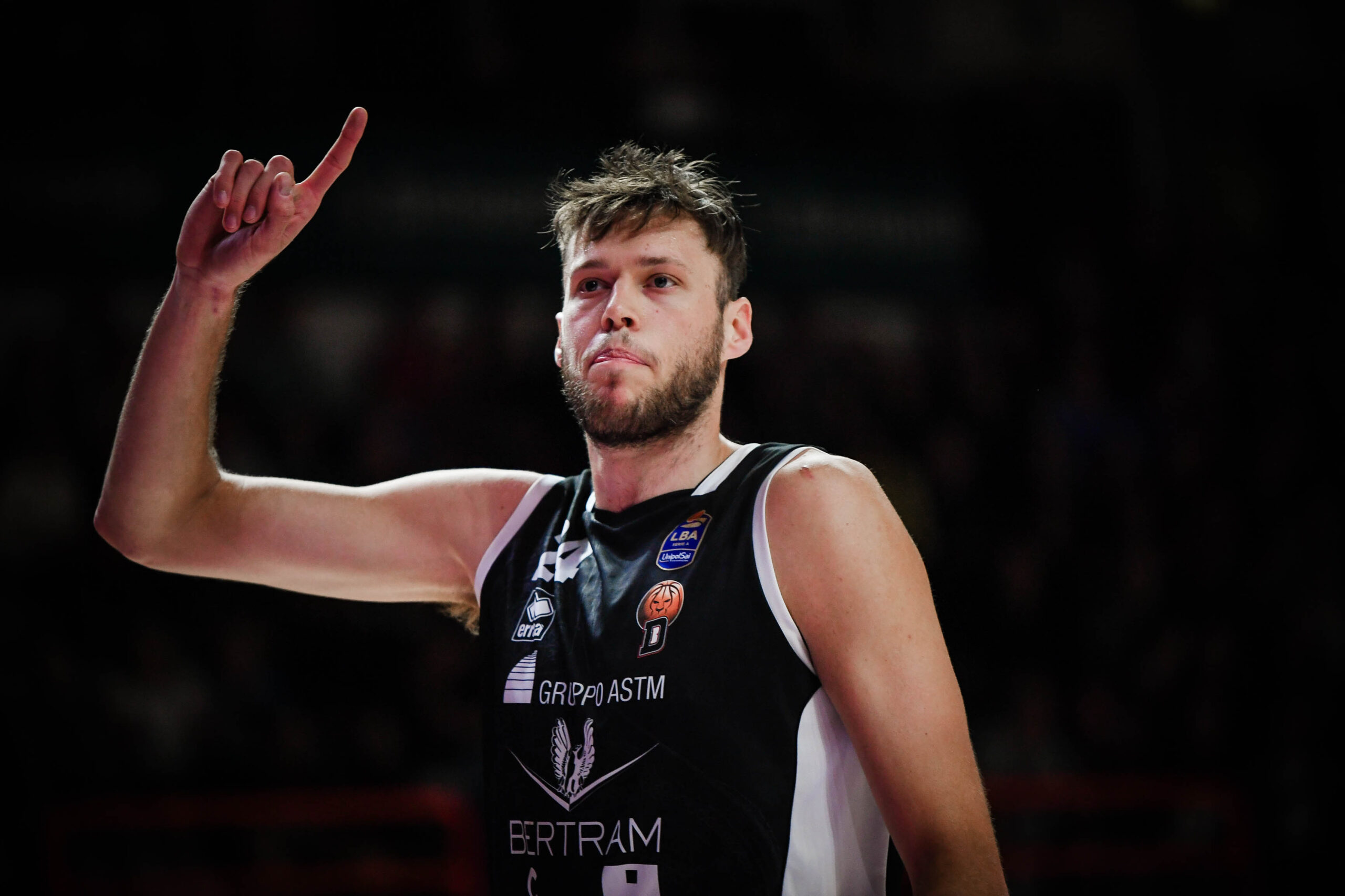 Clamoroso Bertram. Mike Daum verso l’Efes