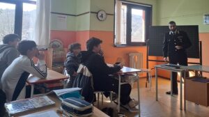 Carabinieri nelle scuole per incontrare i ragazzi