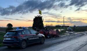 Castelnuovo Scrivia: auto esce di strada e si ribalta, tre feriti