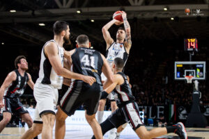 Bertram respinta. La Virtus si prende gara 1