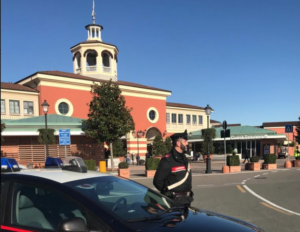 Serravalle, rapina al negozio Rocca 1794 all’Outlet
