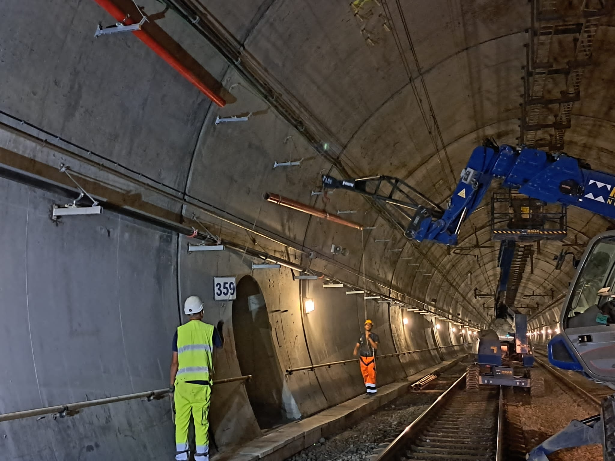 Caos nel tunnel, treno perde sostanze chimiche: ma è solo un test