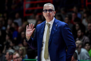 Il ritorno di De Raffaele. L’ex Bertram firma a Cantù