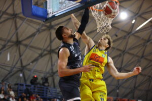 Bertram incontenibile. Distrutta Scafati