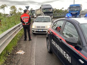 Tortona, tamponamento sulla S.S. 211: camionista in fuga dopo l’incidente
