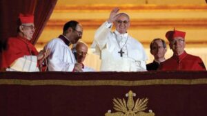 Il vescovo di Tortona sul balcone col Papa