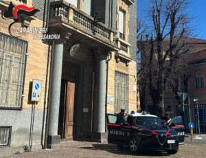 Spaccata in concessionaria a Tortona, rubano un’auto: arrestati