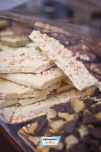 Cioccolato, libri e burattini: le iniziative di domenica