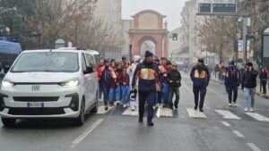 Alessandria, il passaggio della Fiaccola di Milano-Cortina 2026. A Tortona c’è Cattelan