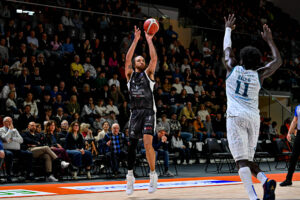 Irreale Chapman. Bertram, 100 punti e lezione a Cantù