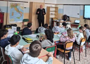 Villalvernia, lezioni di legalità: i Carabinieri incontrano gli alunni