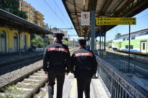 Tortona, controlli dei Carabinieri in stazione: 7 denunciati e droga sequestrata