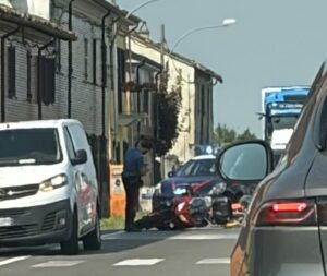 Torre Garofoli: moto contro furgone, ferito il centauro