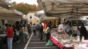Banchi al sicuro e controlli all’alba: nuova turnazione al mercato