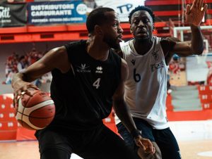 Derthona Basket, stop nel primo test. Vince la Fortitudo