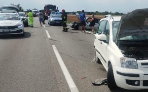 San Giuliano: scontro tra due auto, tra i feriti una mamma e i due figli di 4 e 6 anni