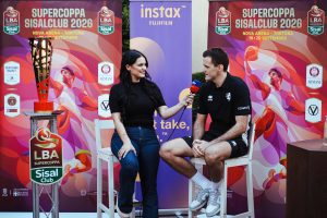 Supercoppa: basket, musica, passione e la città abbraccia il trofeo