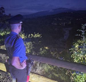 Rocchetta Ligure: cade nel Borbera dopo aver scavalcato le recinzioni. Salvato